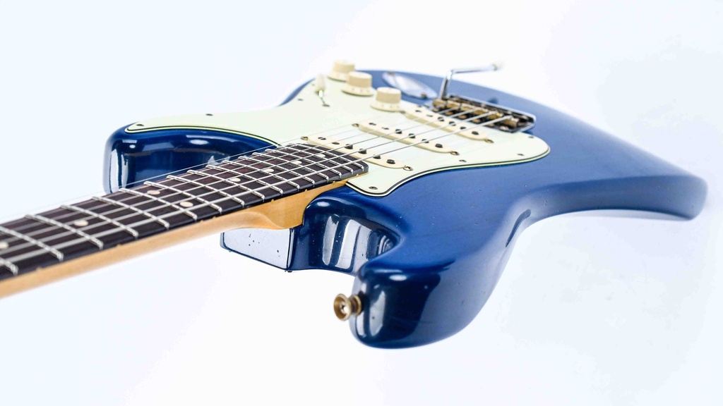 Fender Custom Shop 63 Stratocaster Journeyman RW Sapphire Blue Transparent-9.jpg