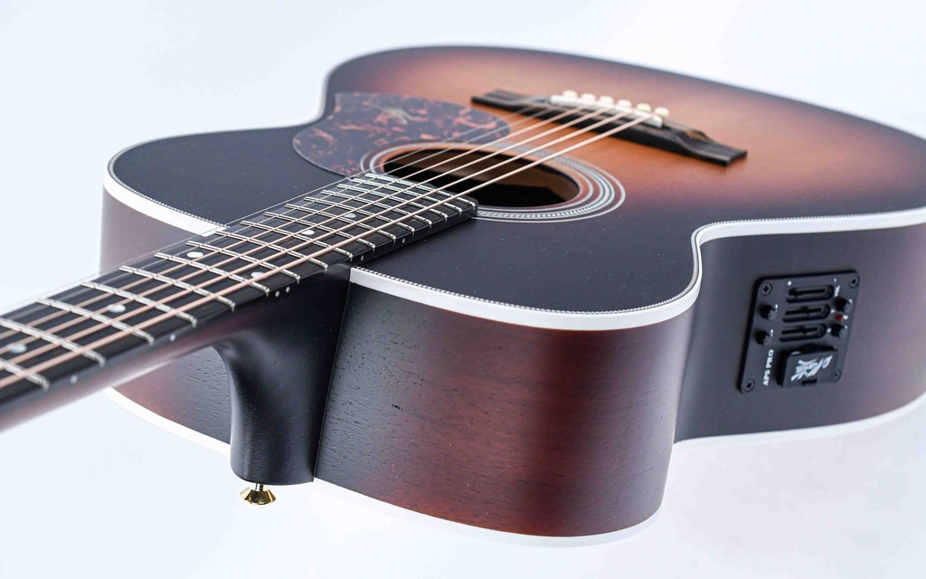 Maton Troubadour Traditional-8.jpg