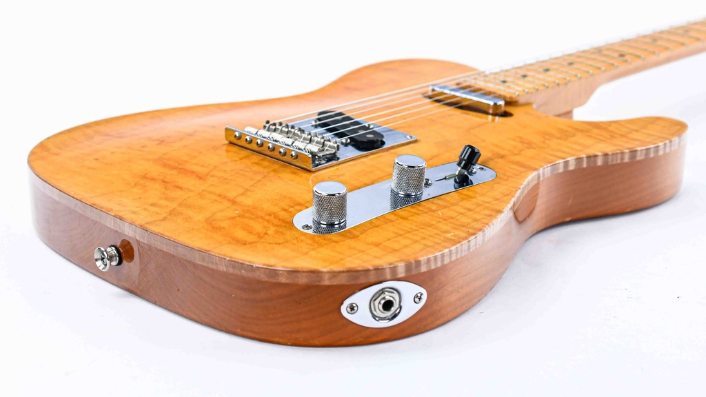 Fender Select Carved Maple Top 2012-11.jpg