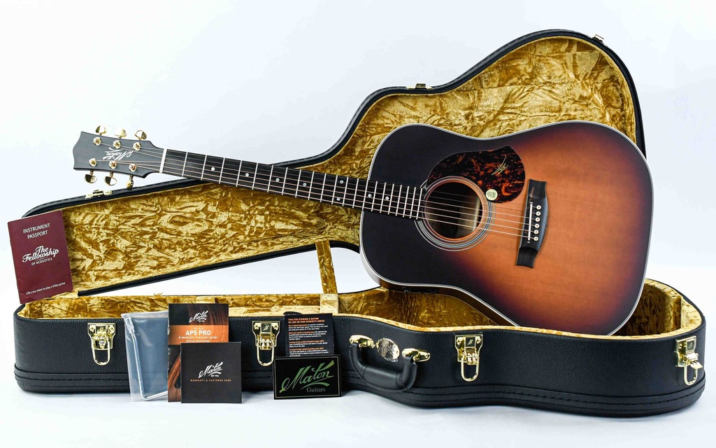 Maton Troubadour Dreadnought-1.jpg