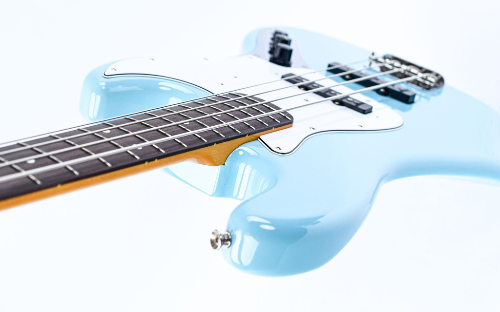 Fender Jazz Bass MIJ Daphne Blue 2015-8.jpg