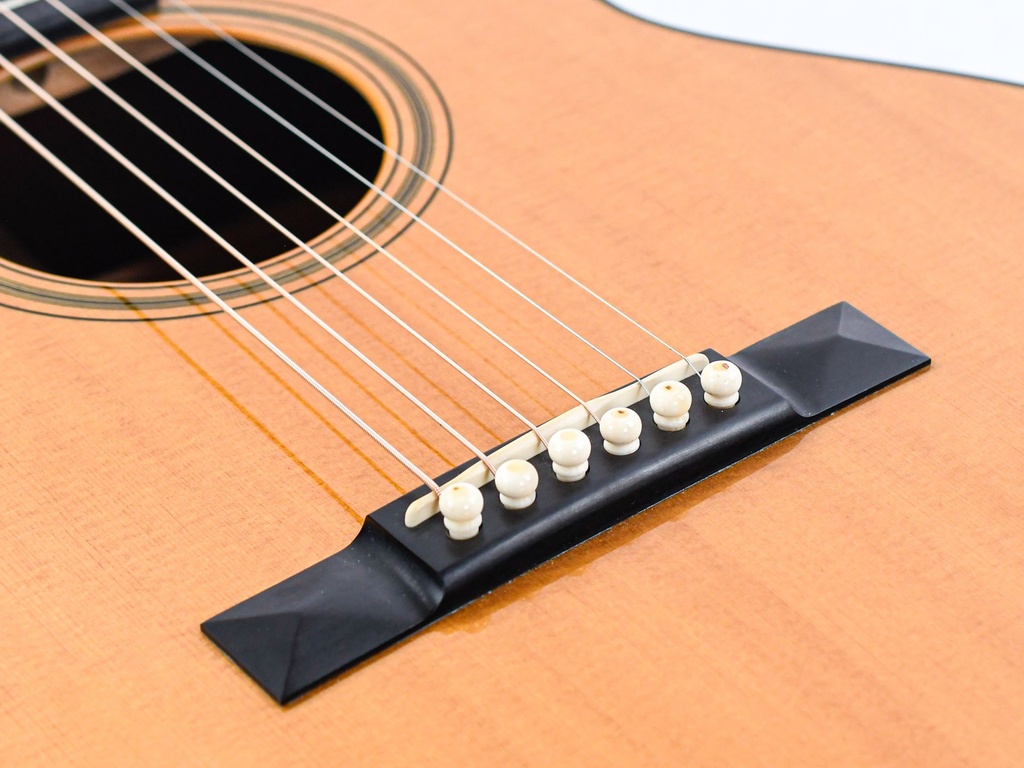 Martin Custom Shop 00018VS 12 Fret 2007-10.jpg