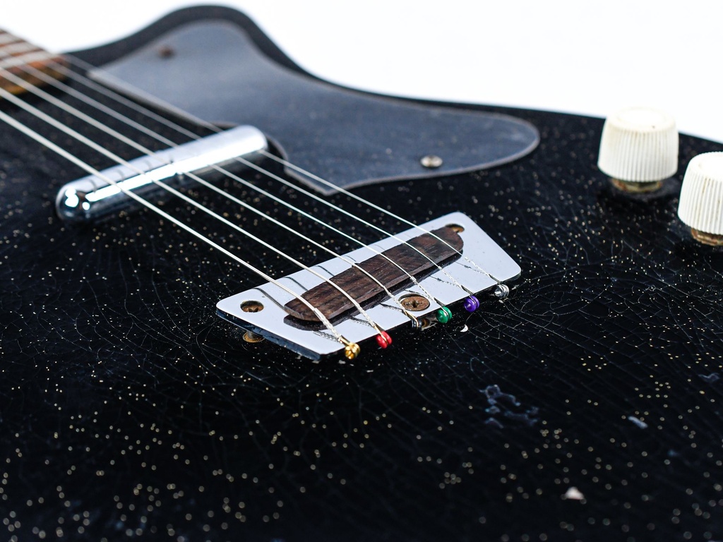 Danelectro U1 Black Sparkle 1957-10.jpg