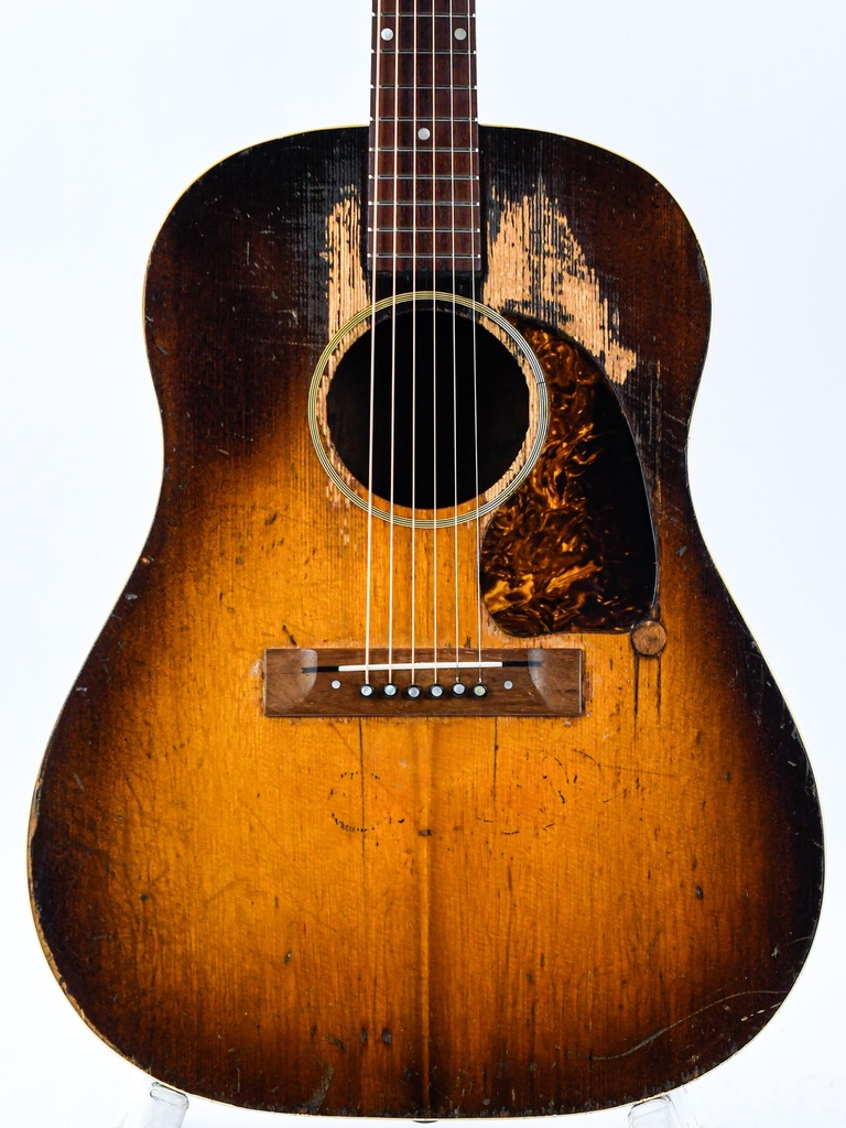 Gibson J45 Banner 1943-3.jpg