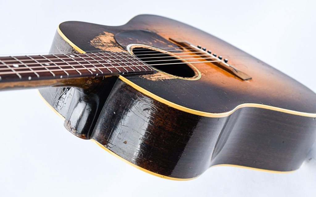 Gibson J45 Banner 1943-9.jpg