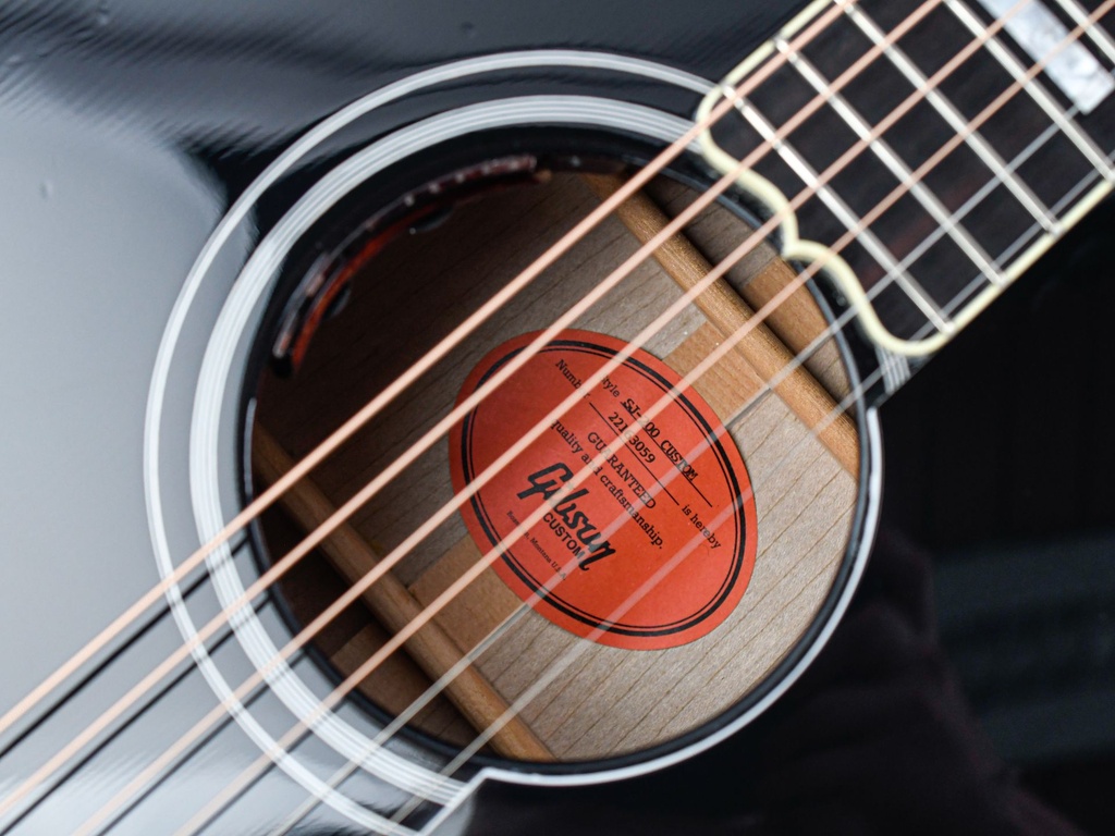 Gibson SJ200 Custom Ebony 2023-11.jpg
