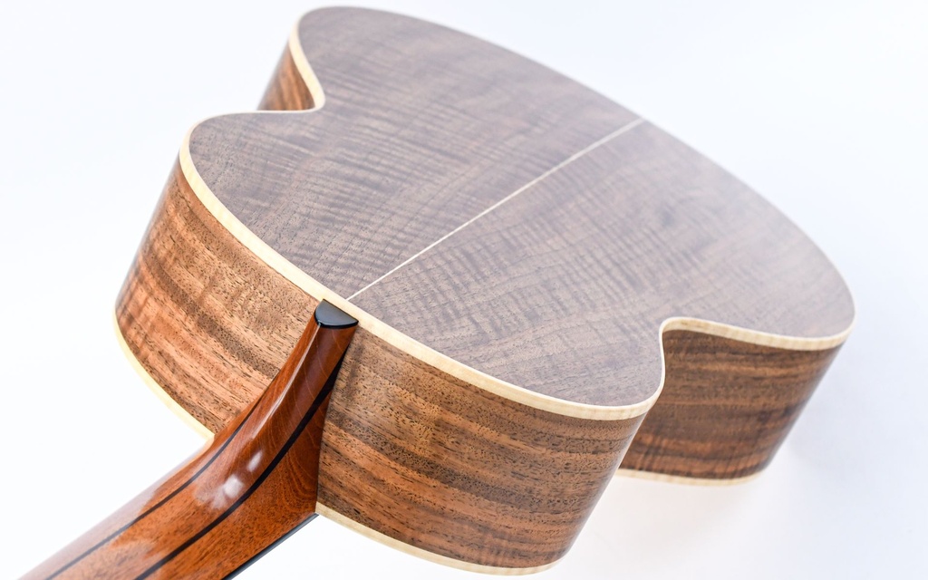 Lowden S35 Alpine Spruce Walnut 2023-10.jpg