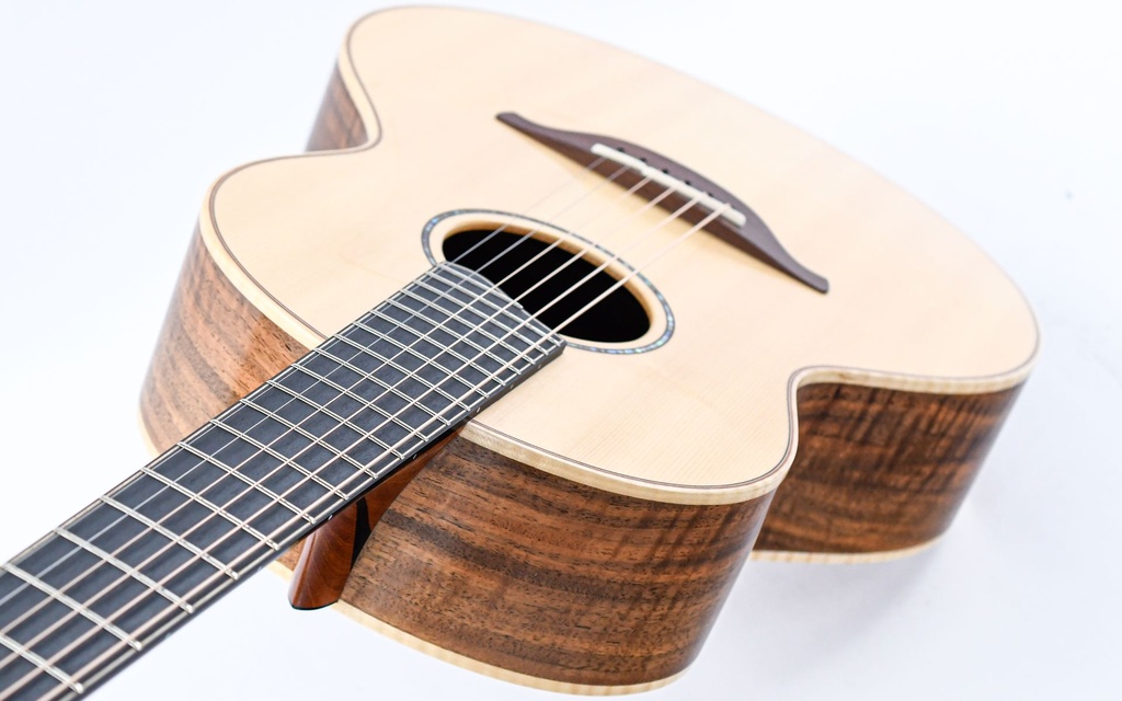 Lowden S35 Alpine Spruce Walnut 2023-9.jpg