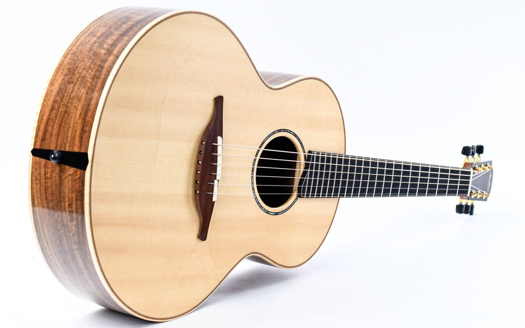 Lowden S35 Alpine Spruce Walnut 2023-12.jpg
