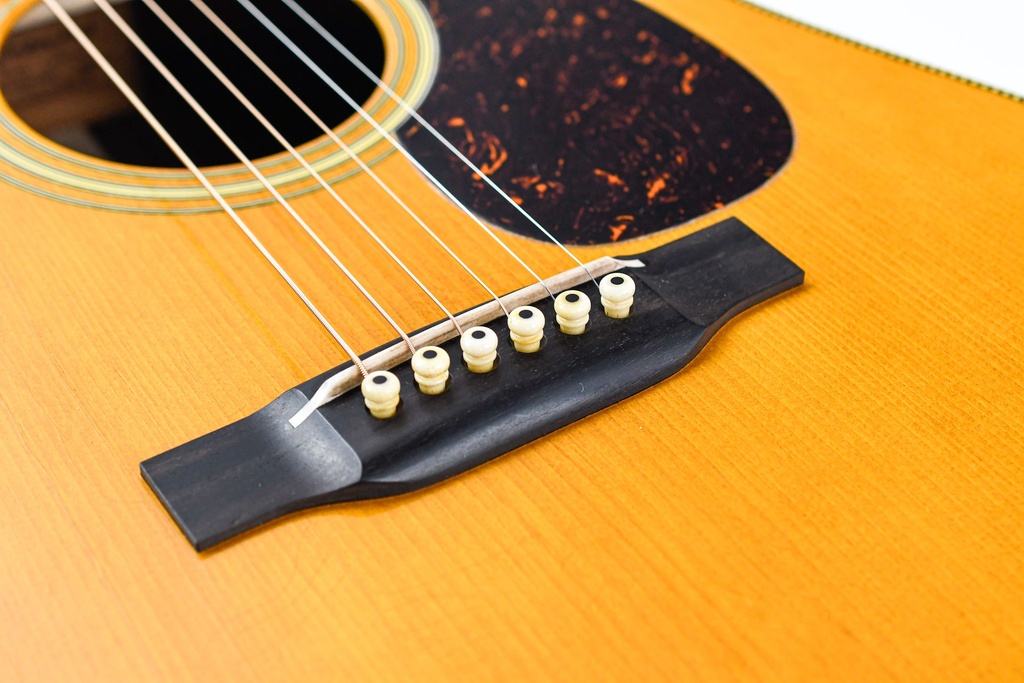 Martin Custom Shop D28 1937 Vintage Low Gloss Stage 1 Aging 2021-10.jpg