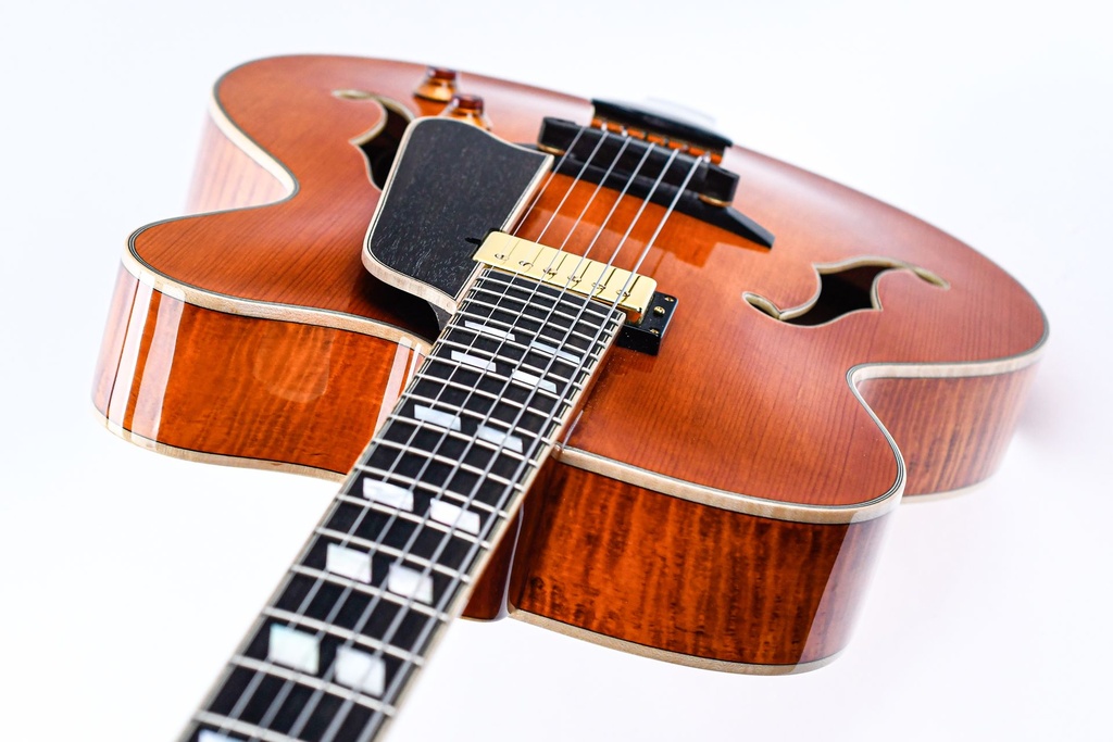 Eastman AR580CE Honeyburst 2023-8.jpg
