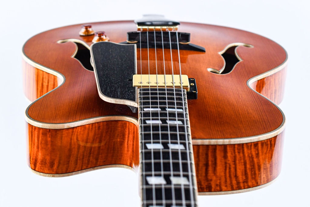 Eastman AR580CE Honeyburst 2023-12.jpg