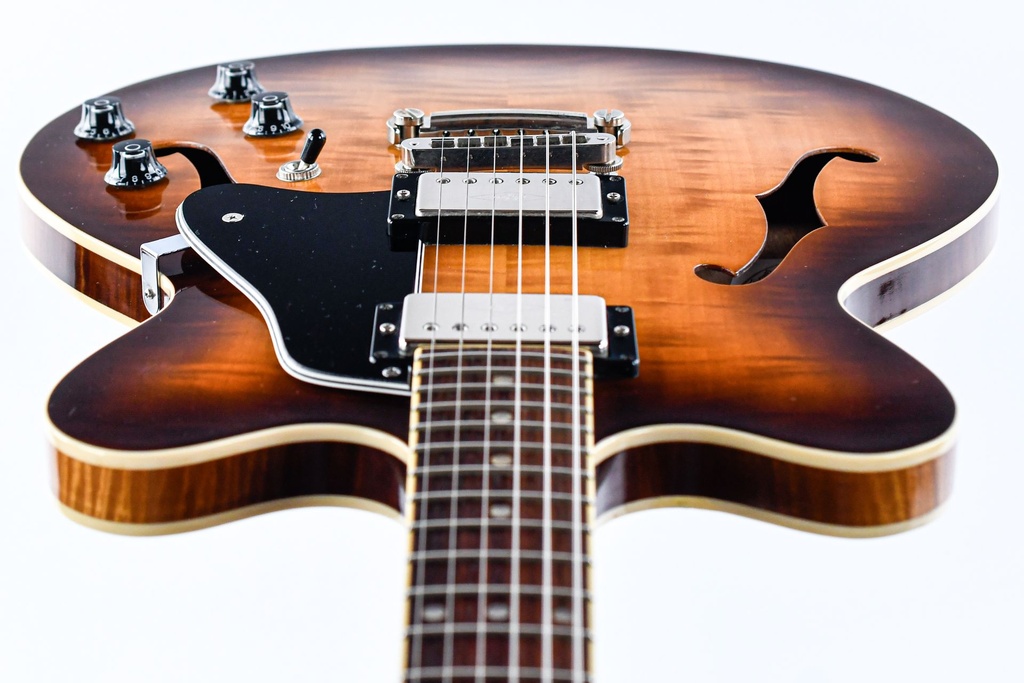 Hofner VeryThin Mastermade Germany Sunburst 2007-8.jpg