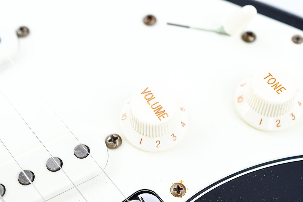 Suhr Antique Classic S Black Light Aged 2018-13.jpg