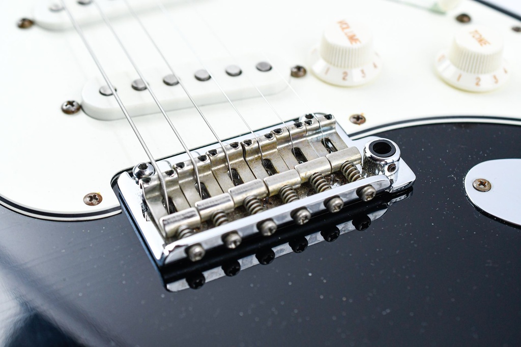 Suhr Antique Classic S Black Light Aged 2018-12.jpg