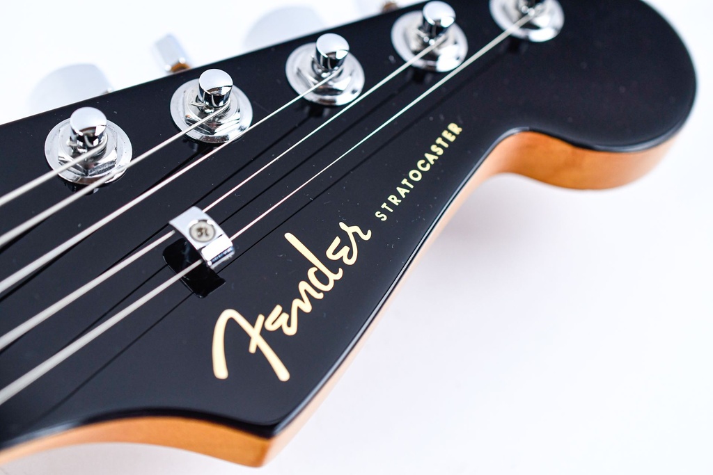 Fender American Ultra Luxe Stratocaster 3 Tone Sunburst  2022-17.jpg