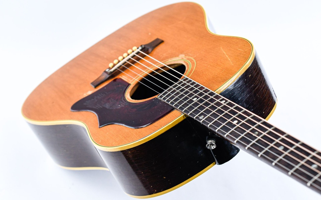 Gibson J50 1965-8.jpg