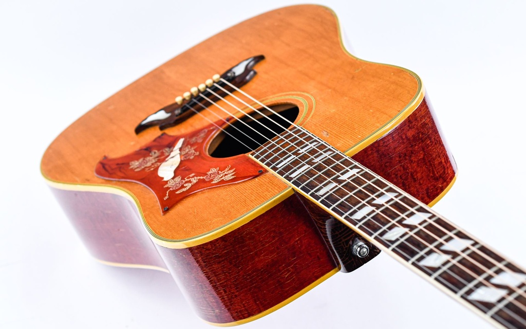 Gibson Dove 1968-8.jpg