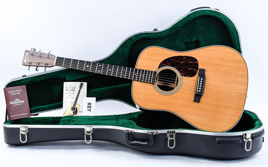 Martin HD28 2006-1.jpg