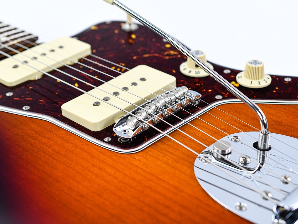 Fender Jazzmaster American Professional II Sunburst 2022-10.jpg
