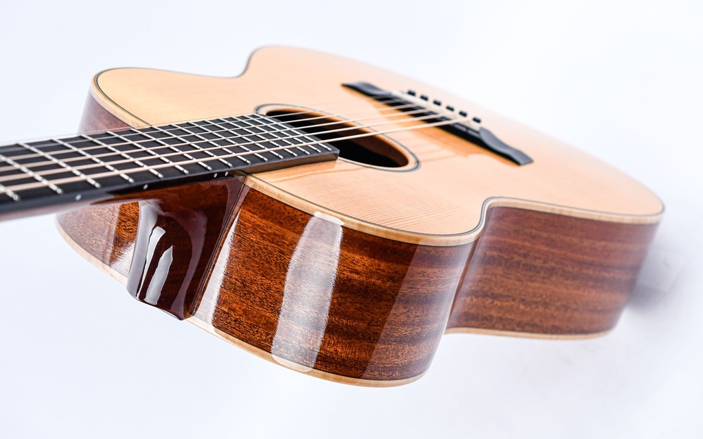 Loef OO Italian Spruce Mahogany 2013-8.jpg