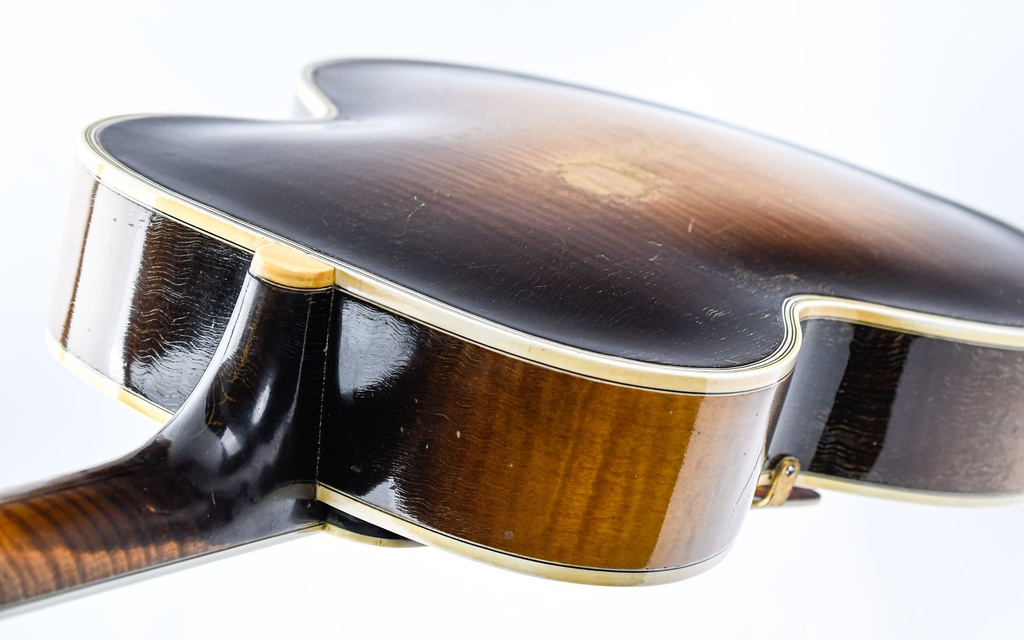 D'Angelico Excel T.J. Sunburst 1937-9.jpg