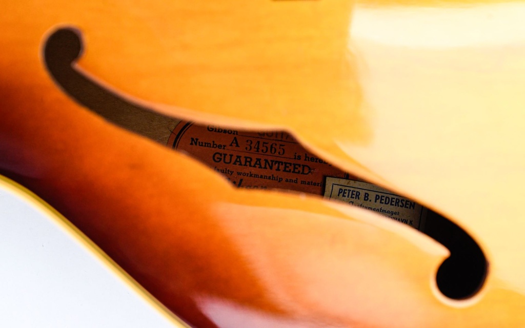 Gibson ES175D Sunburst 1960-12.jpg