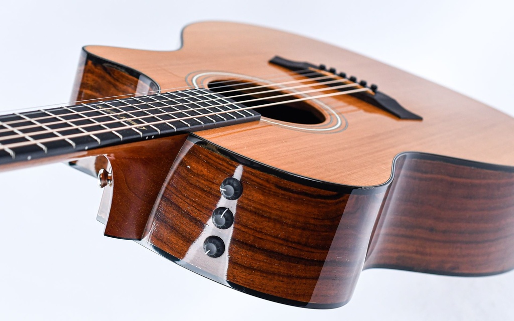 Taylor 414CE Limited Edition 2006-8.jpg
