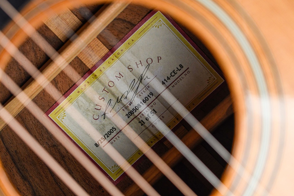 Taylor 414CE Limited Edition 2006-11.jpg