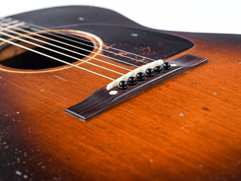 Gibson LG2 Satin Banner 1944-10.jpg