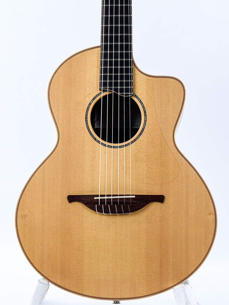 Lowden S35J Brazillian Alpine Spruce 2014-5.jpg