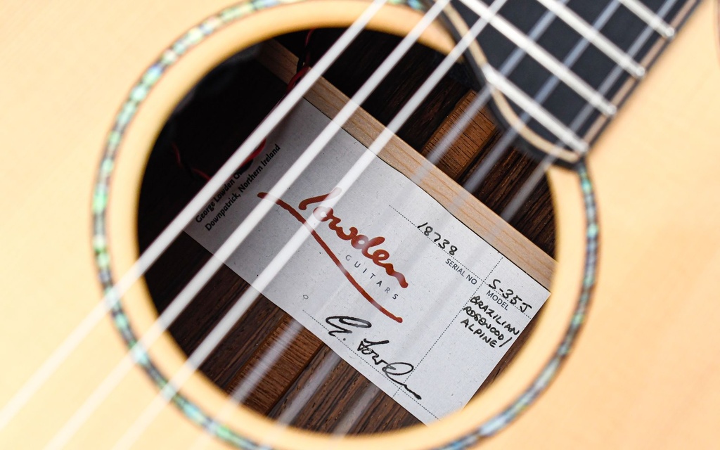 Lowden S35J Brazillian Alpine Spruce 2014-13.jpg