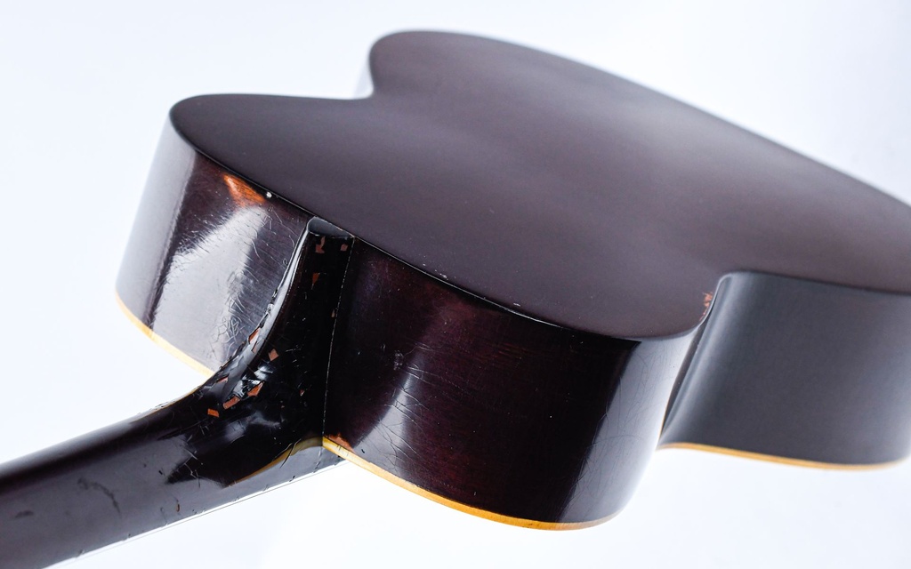 Gibson L00 1932-9.jpg