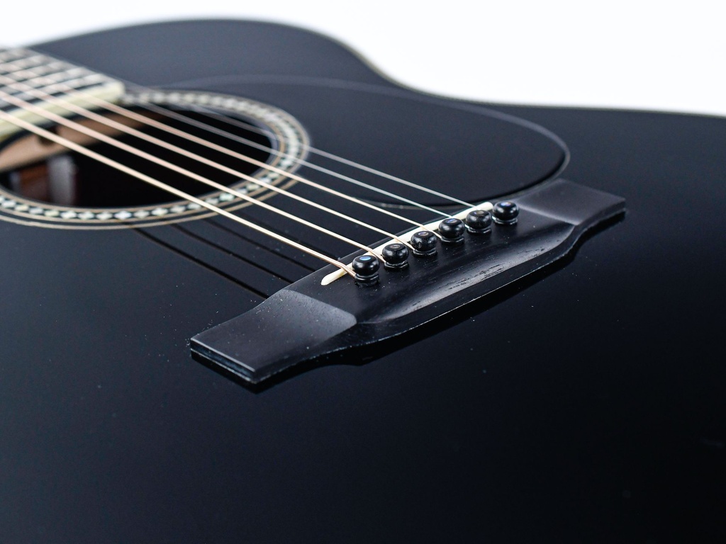 Martin 00028 Belezza Nera Eric Clapton 18 of 476 2004-10.jpg