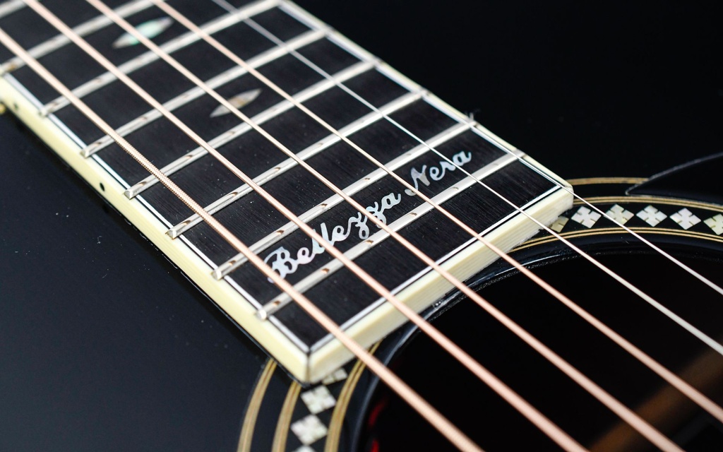 Martin 00028 Belezza Nera Eric Clapton 18 of 476 2004-12.jpg