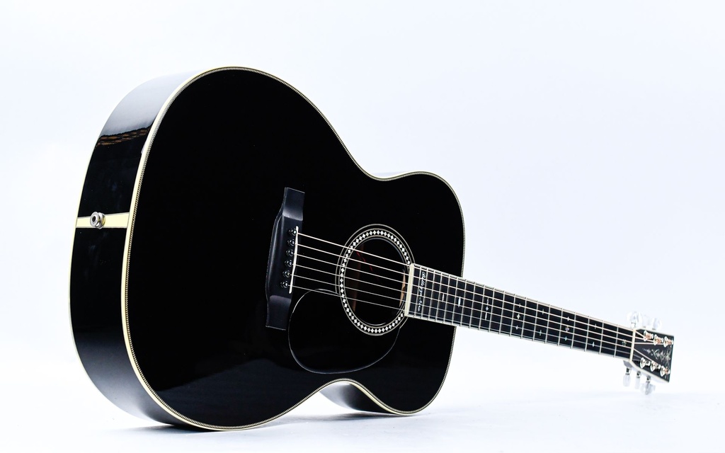 Martin 00028 Belezza Nera Eric Clapton 18 of 476 2004-14.jpg