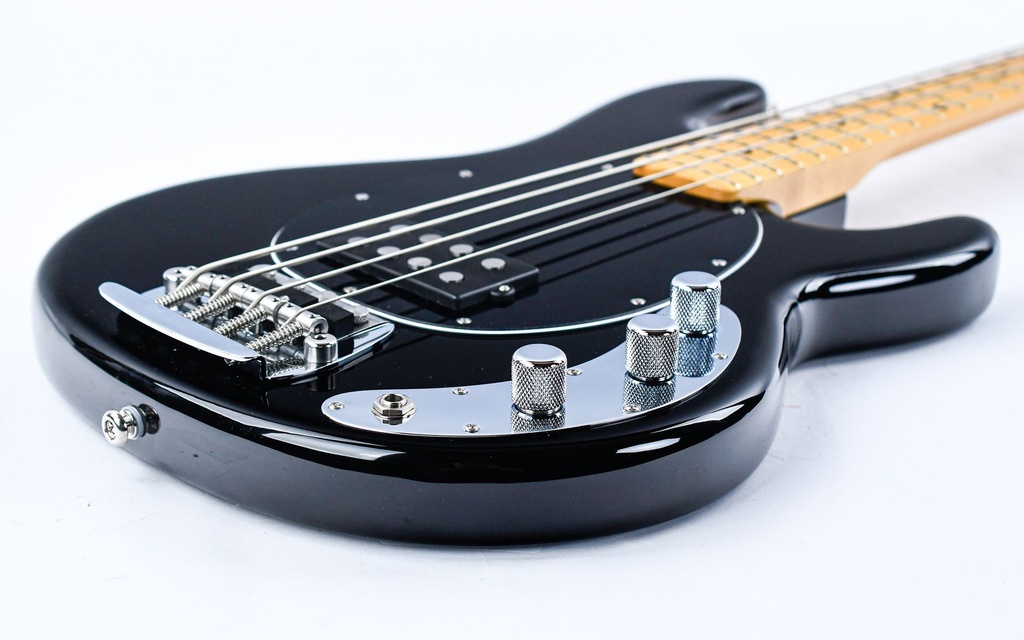 Music Man Retro 70s Stingray Black-11.jpg