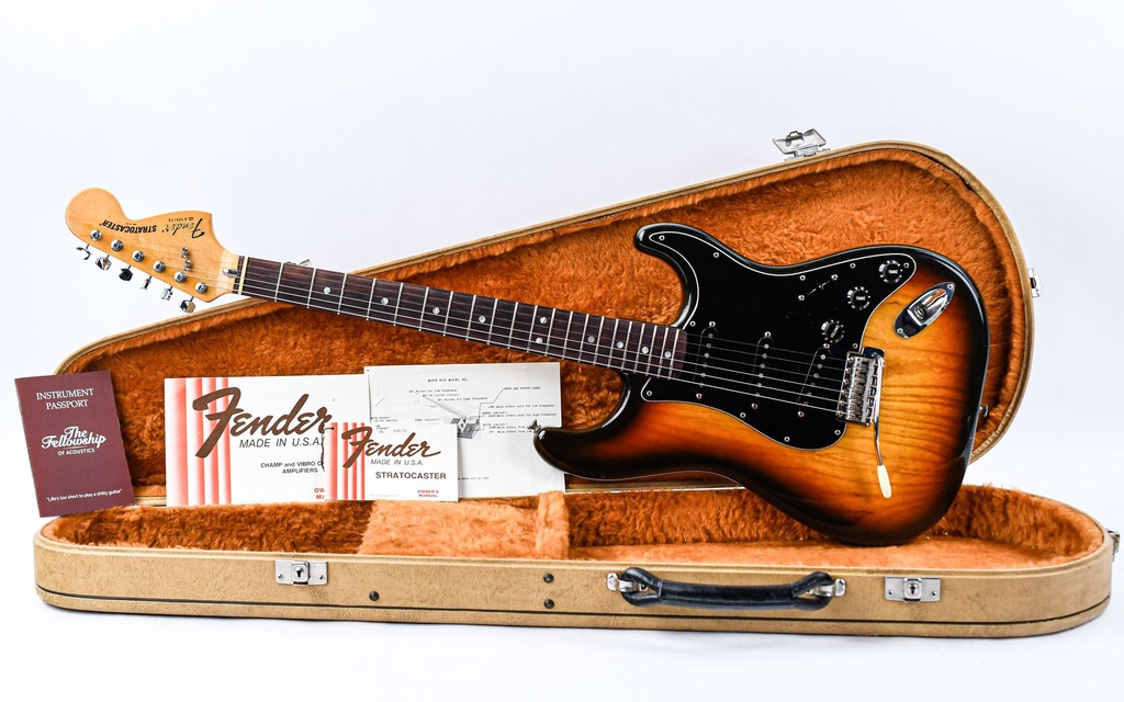 Fender Stratocaster Sunburst RW 1979-1.jpg