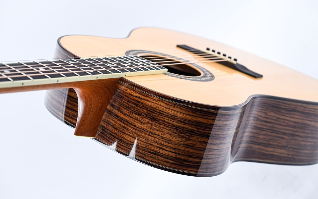 Larrivee JCL 40th Anniversary Limited Edition Reissue 2007-8.jpg