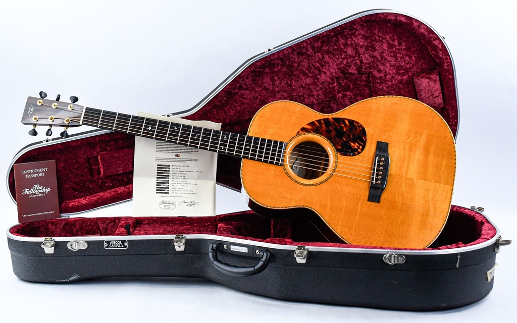 Rozawood Baritone Maple Bearclaw Spruce 2011-1.jpg