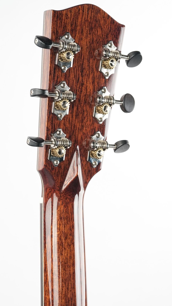 Eastman OM Luthier Quilted Sapele European Spruce 2023-5.jpg