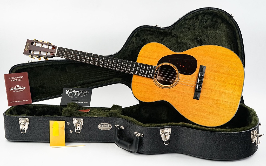 Martin Custom Shop 00 Sinker Mahogany Spruce 2022-1.jpg