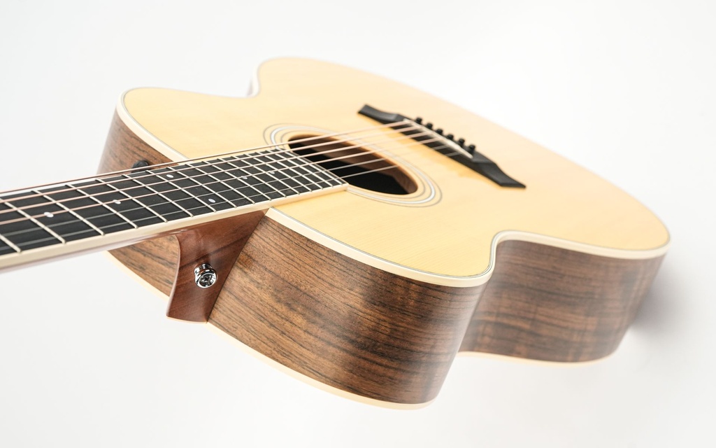 Taylor GA4 Walnut Spruce Lefty 2007-8.jpg