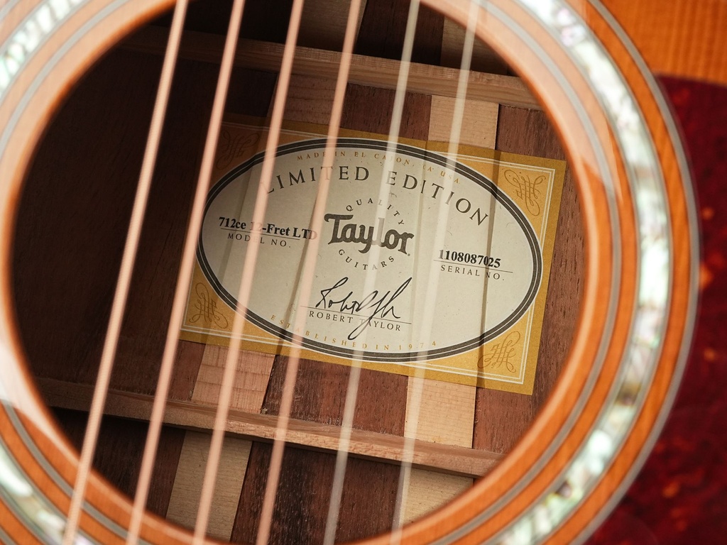 Taylor 712ce Fall Limited 2017-11.jpg