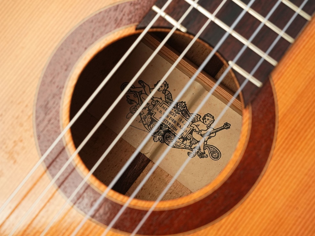 Nico van der Waals Concert Spruce Maple 1962-11.jpg