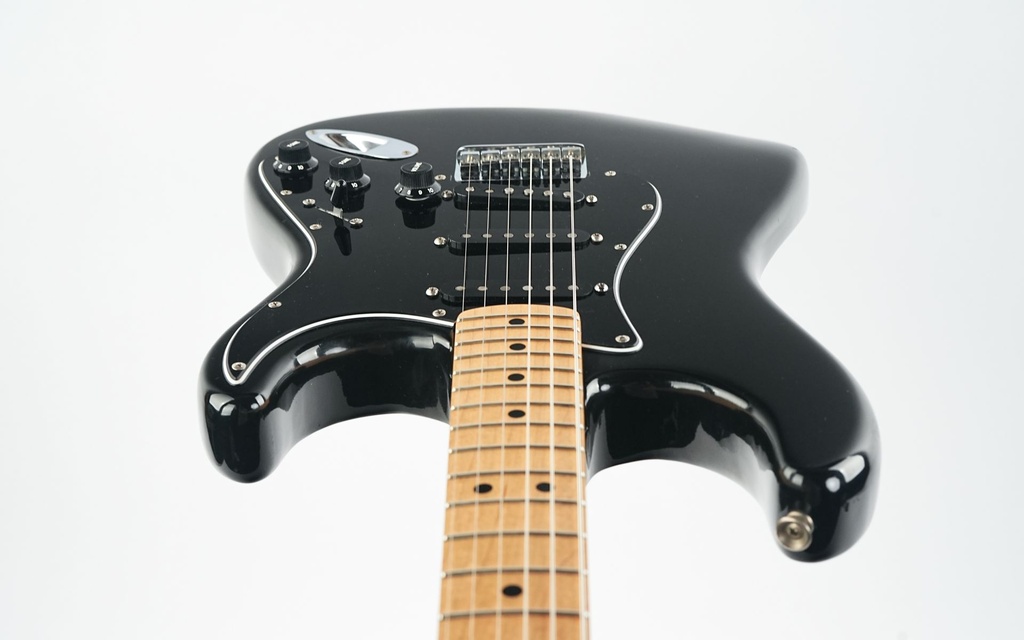 Fender Stratocaster Hardtail Maple Cap Black 1979-12.jpg