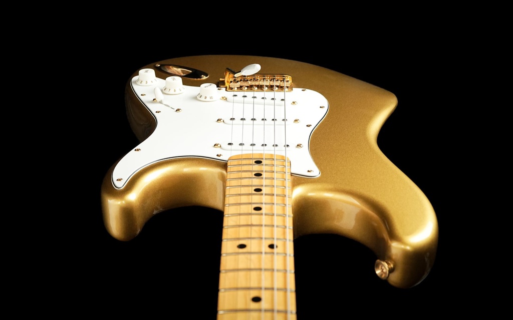 Fender  Stratocaster The Strat Gold  1982-12.jpg