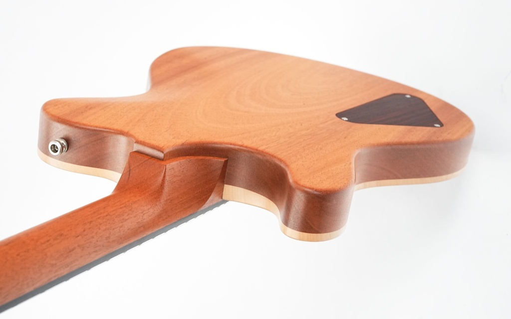 Nik Huber Dolphin II Burgundy Mist 2023-10.jpg