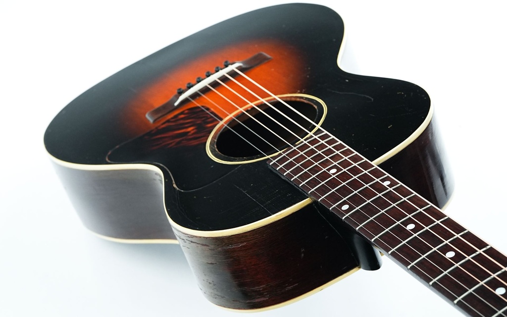 Gibson L00 Sunburst 1937-8.jpg