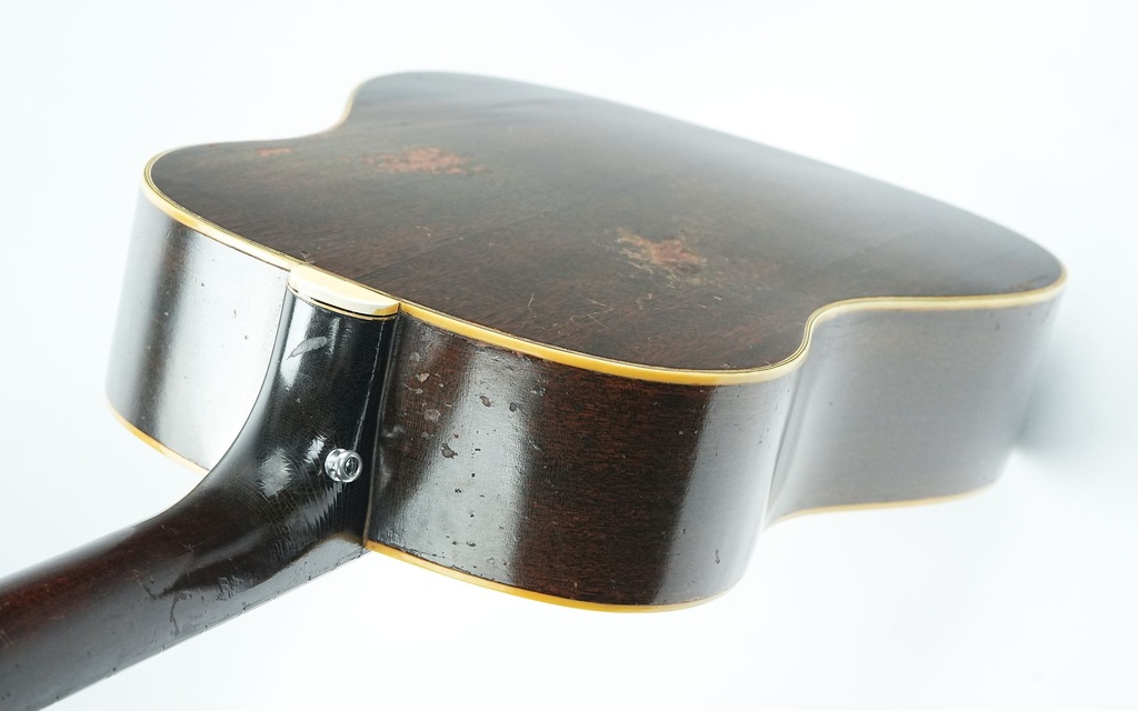 Gibson Southern Jumbo 1943-9.jpg